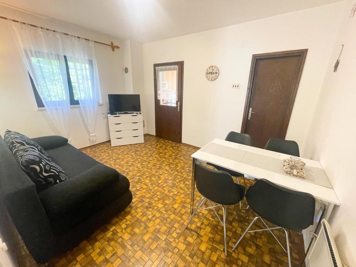 Apartmani Irena Jadranovo Zewnętrze zdjęcie