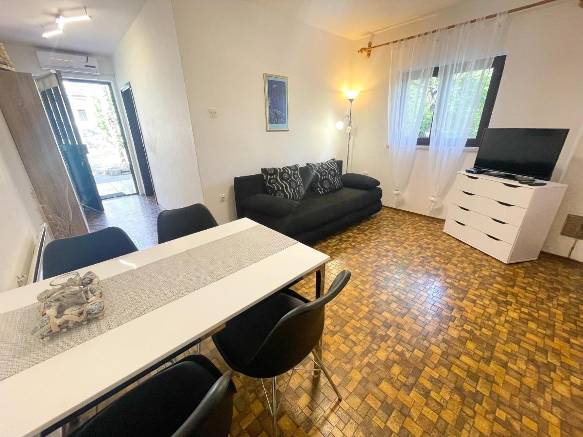 Apartmani Irena Jadranovo Zewnętrze zdjęcie