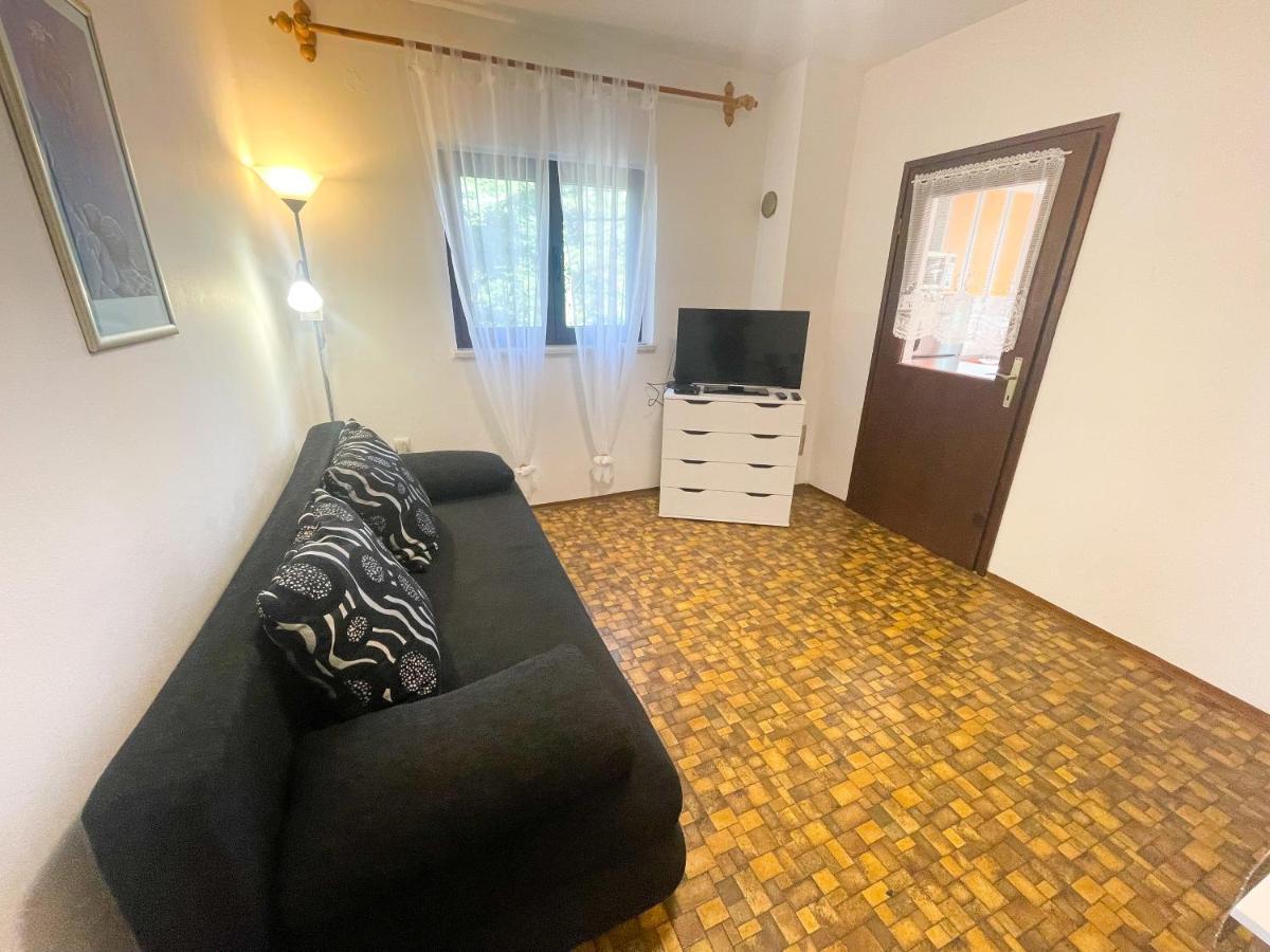 Apartmani Irena Jadranovo Zewnętrze zdjęcie